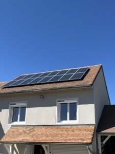 Belle maison de campagne à Sassenay 71530 Saône-et-Loire avec 16 panneaux photovoltaïques installé par Thomas Chassaing Maison Solaire de Saône