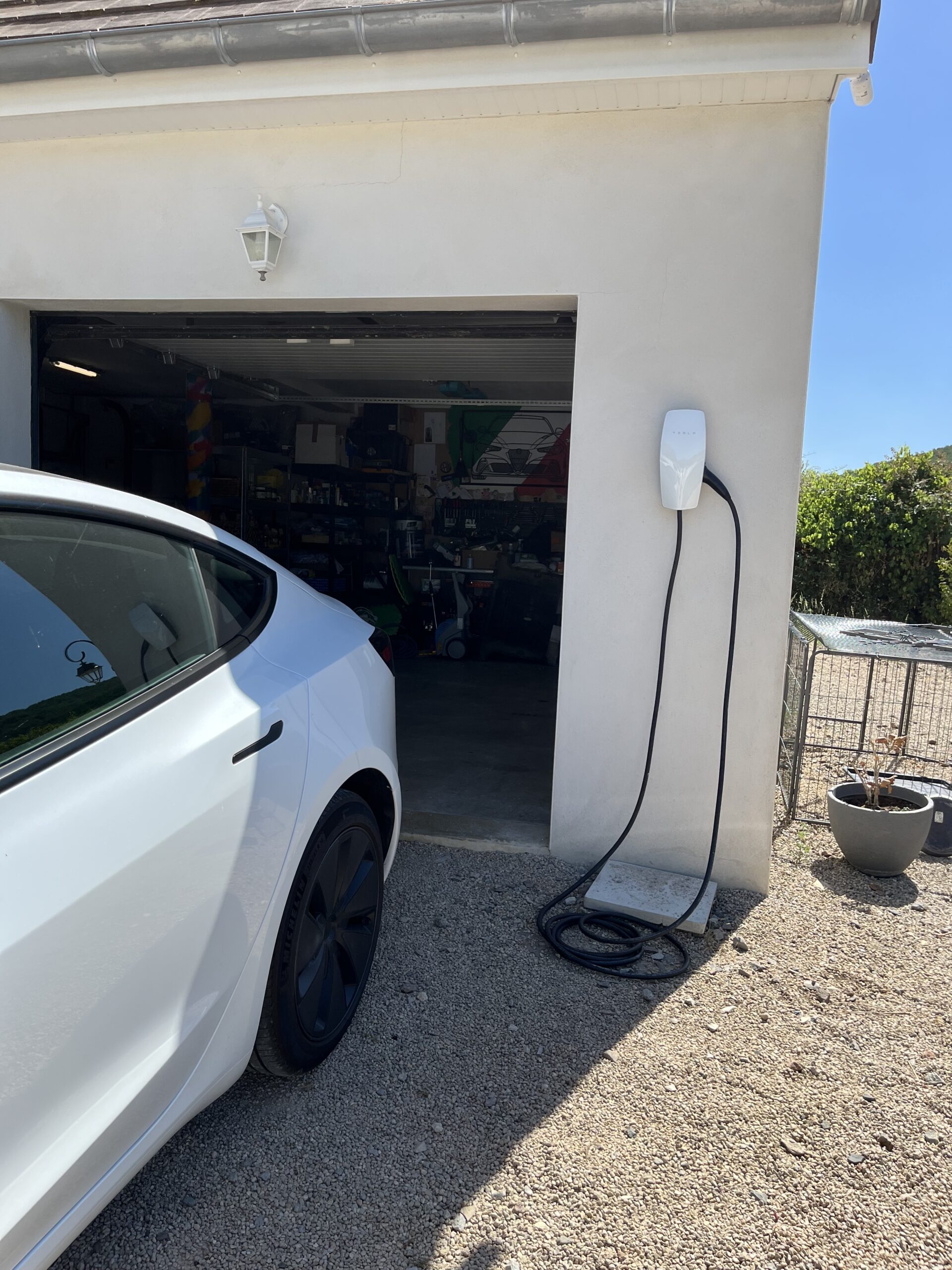 Installation borne Tesla Bouzeron