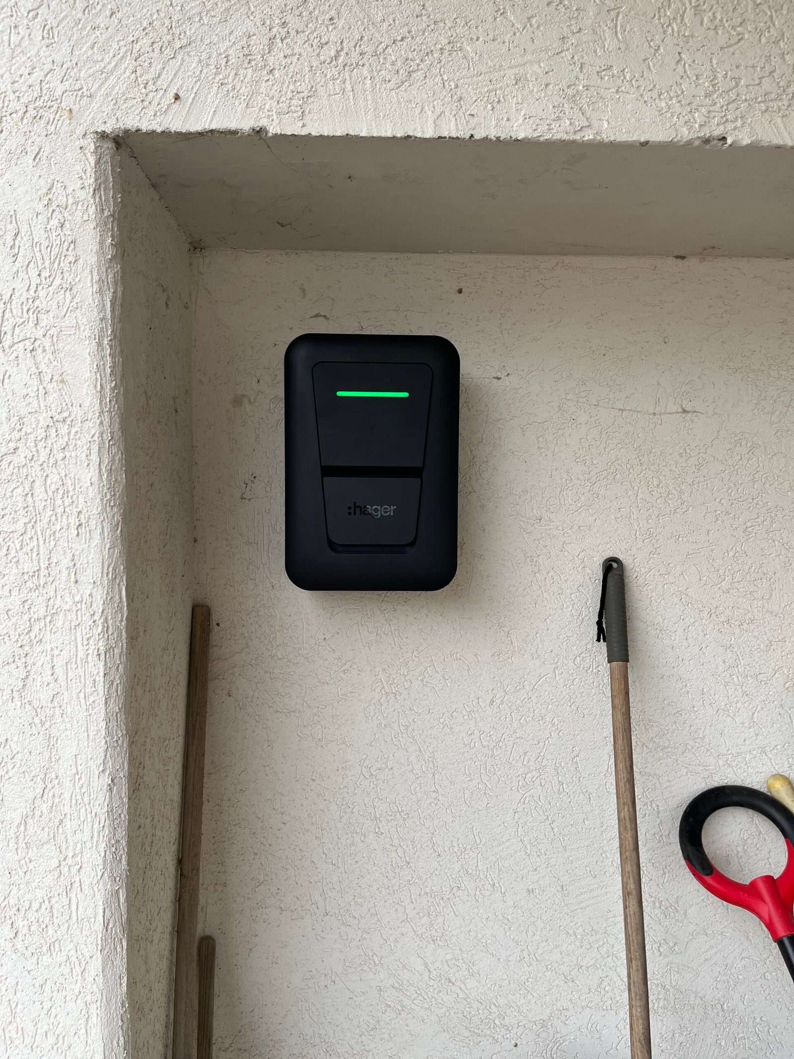 Installation borne de recharge Sassenay